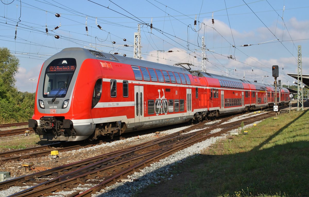 445 006-3 erreicht am 02.09.2018 als RE5 (RE4354) von Elsterwerda den Rostocker Hauptbahnhof. 