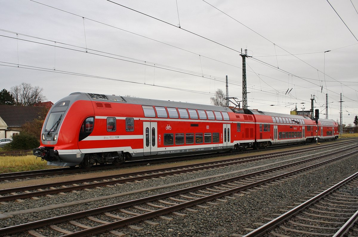 445 010-5 erreicht am 24.11.2017 als S3 von Güstrow nach Warnemünde den Rostocker Hauptbahnhof.