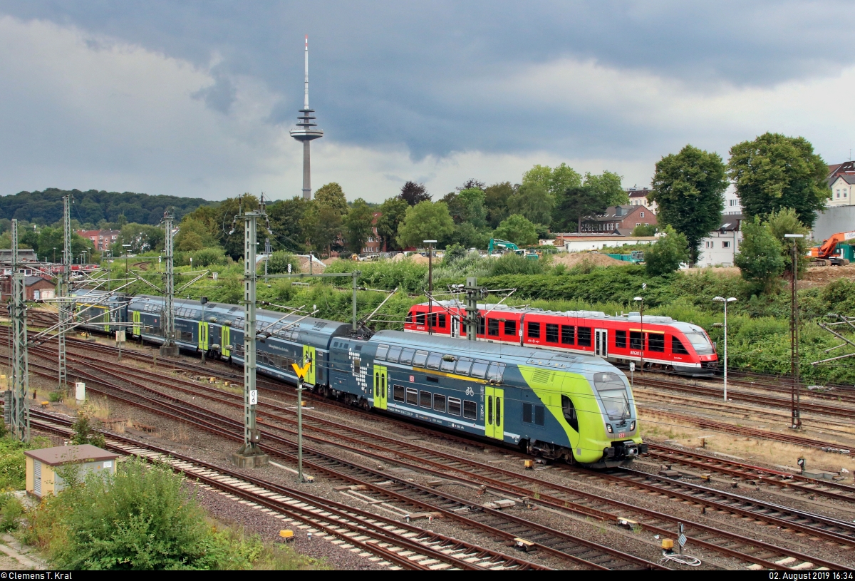 445 012-1 (Bombardier Twindexx Vario) von DB Regio Schleswig-Holstein (DB Regio Nord) rangiert in der Abstellgruppe von Kiel Hbf, während sich Gewitterwolken ankündigen.
Aufgenommen von der Gablenzbrücke.
[2.8.2019 | 16:34 Uhr]