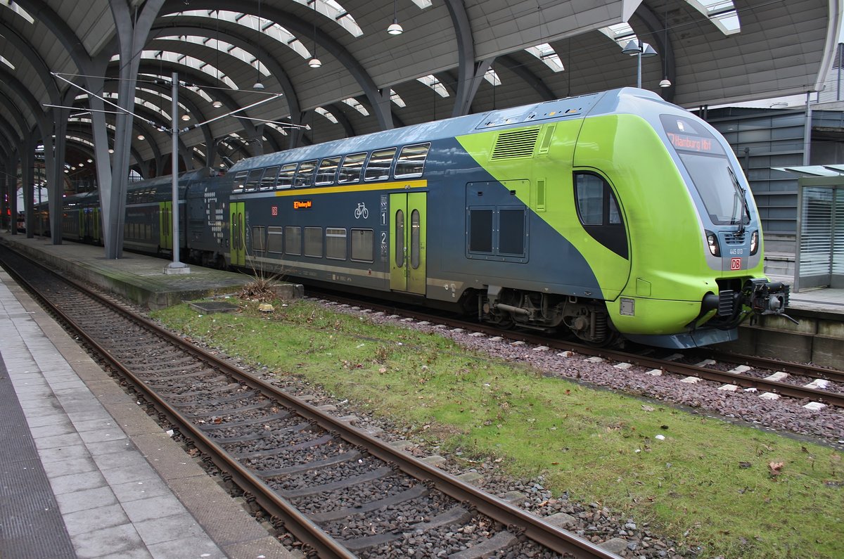 445 013-9 steht am 20.1.2018 als RE7 (RE21123) von Kiel Hauptbahnhof nach Hamburg Hauptbahnhof im Startbahnhof bereit.