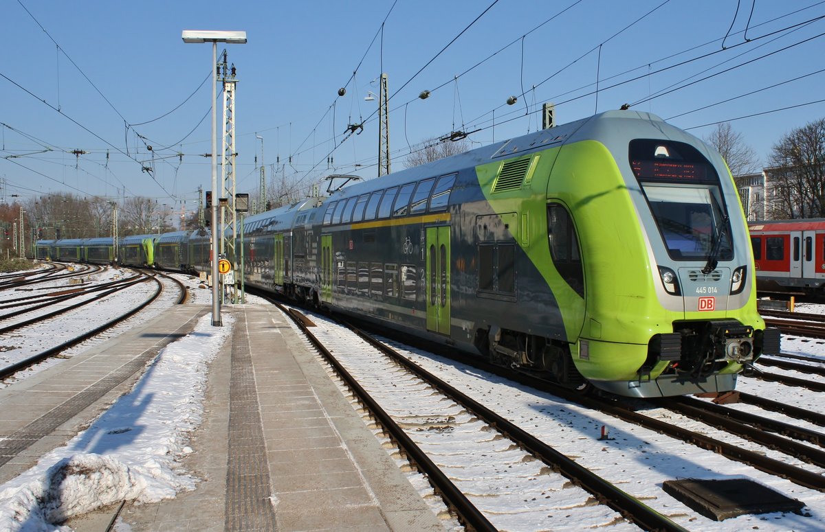 445 014-7 erreicht am 3.3.2018 als RE7 (RE21111) von Kiel Hauptbahnhof zusammen mit 445 016-2 als RE7 (RE21061) von Flensburg den Hamburger Hauptbahnhof.