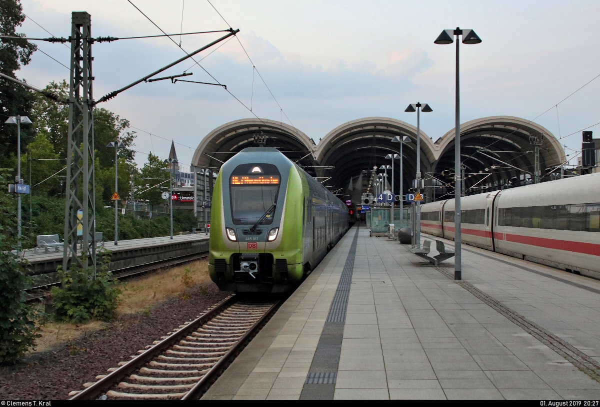 445 017-0 (Bombardier Twindexx Vario) von DB Regio Schleswig-Holstein (DB Regio Nord) als RE 21137 (RE7) nach Neumünster steht in seinem Startbahnhof Kiel Hbf auf Gleis 4.
[1.8.2019 | 20:27 Uhr]
