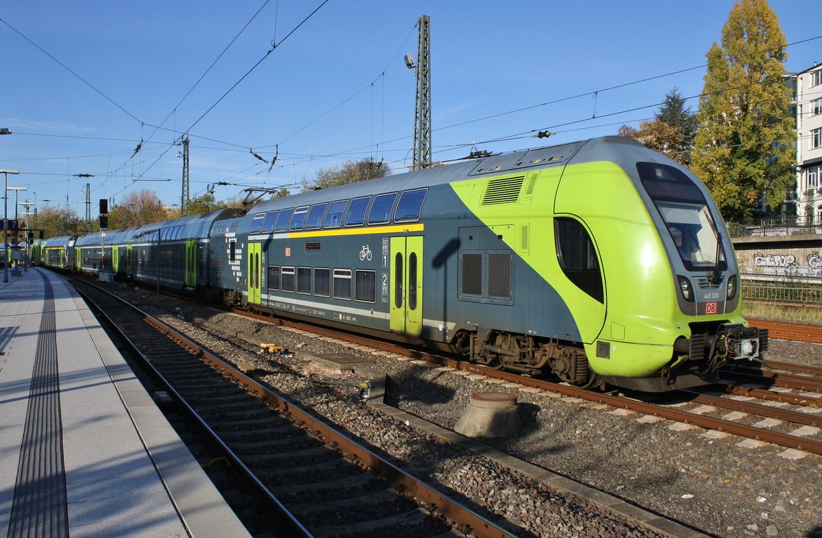 445 024-6 fährt am 3.11.2018 als RE7 (RE21069) von Flensburg in den Hamburger Hauptbahnhof ein.