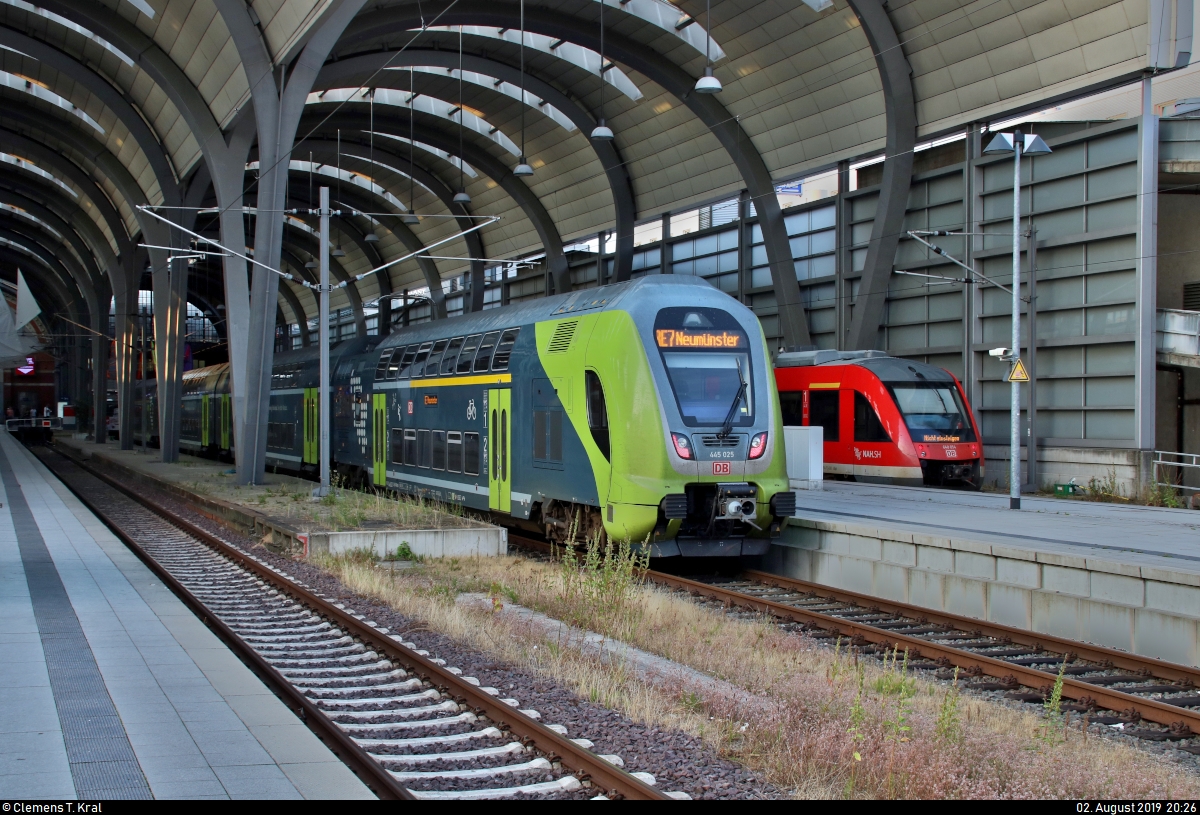 445 025-3 (Bombardier Twindexx Vario) von DB Regio Schleswig-Holstein (DB Regio Nord) als RE 21137 (RE7) nach Neumünster steht in seinem Startbahnhof Kiel Hbf abweichend auf Gleis 2.
[2.8.2019 | 20:26 Uhr]