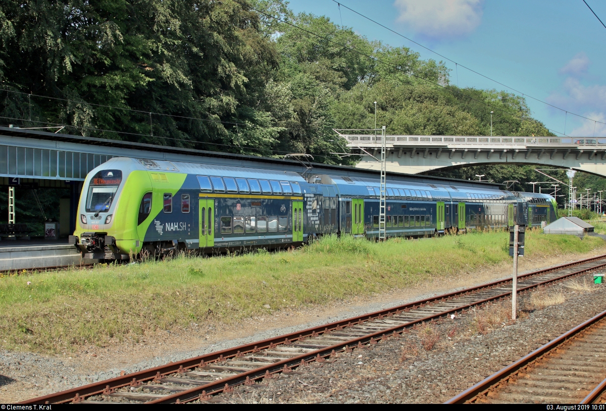 445 027-9 (Bombardier Twindexx Vario) von DB Regio Schleswig-Holstein (DB Regio Nord) als RE 21067 (RE7) nach Neumünster steht in seinem Startbahnhof Flensburg auf Gleis 2.
Aufgenommen von Bahnsteig 4/5.
[3.8.2019 | 10:01 Uhr]