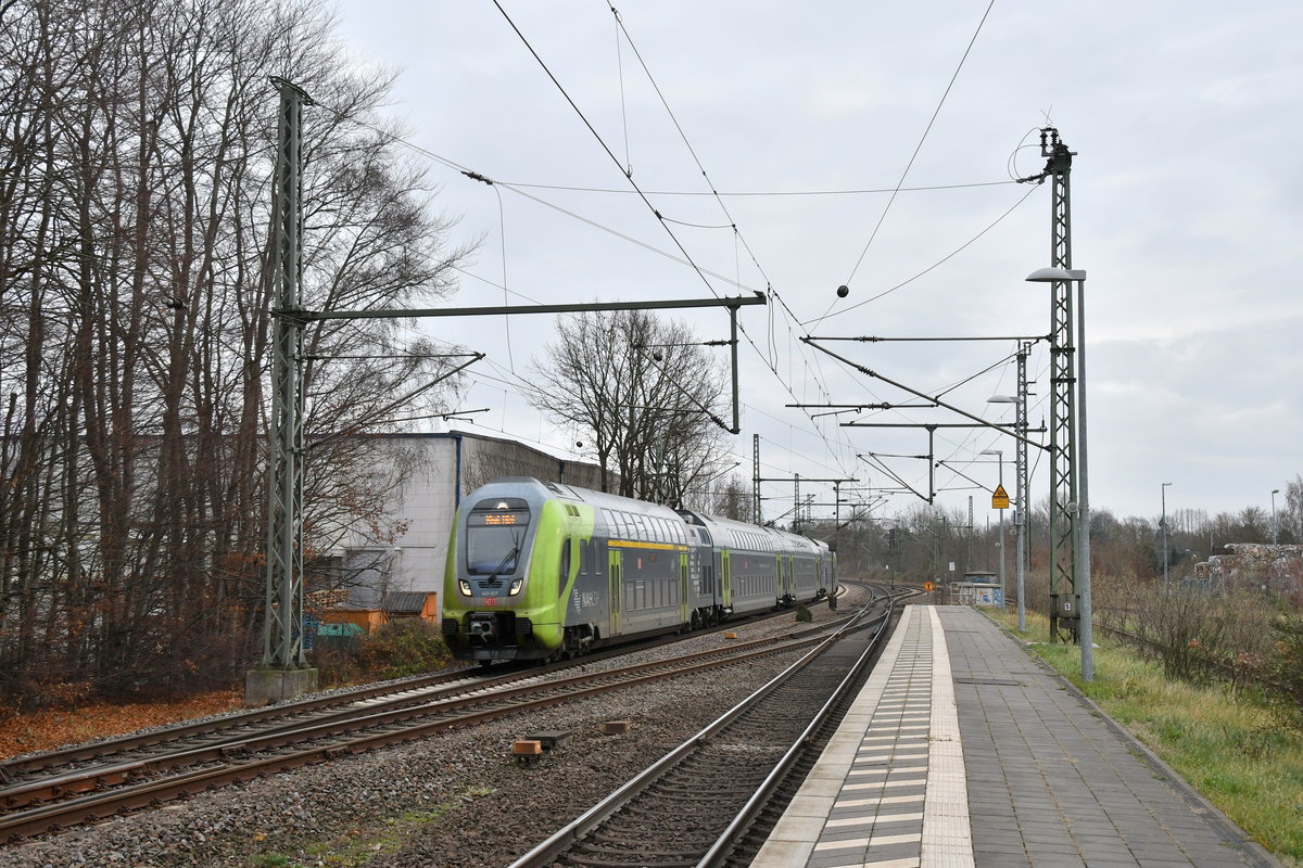 445 027 als RE 21016 (Hamburg Hbf-Kiel Hbf) am 12.12.2018 in Tornesch