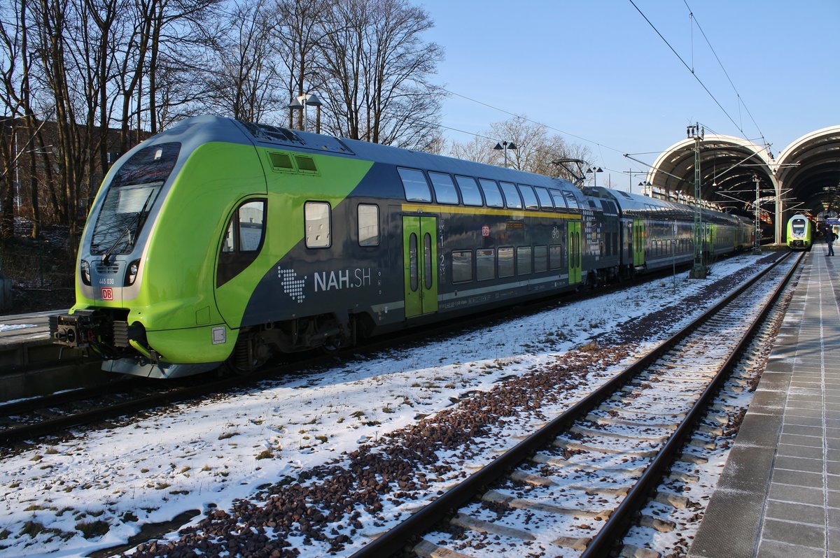 445 030-3 verlässt am 3.3.2018 als RE70 (RE21025) nach Hamburg Hauptbahnhof den Kieler Hauptbahnhof.