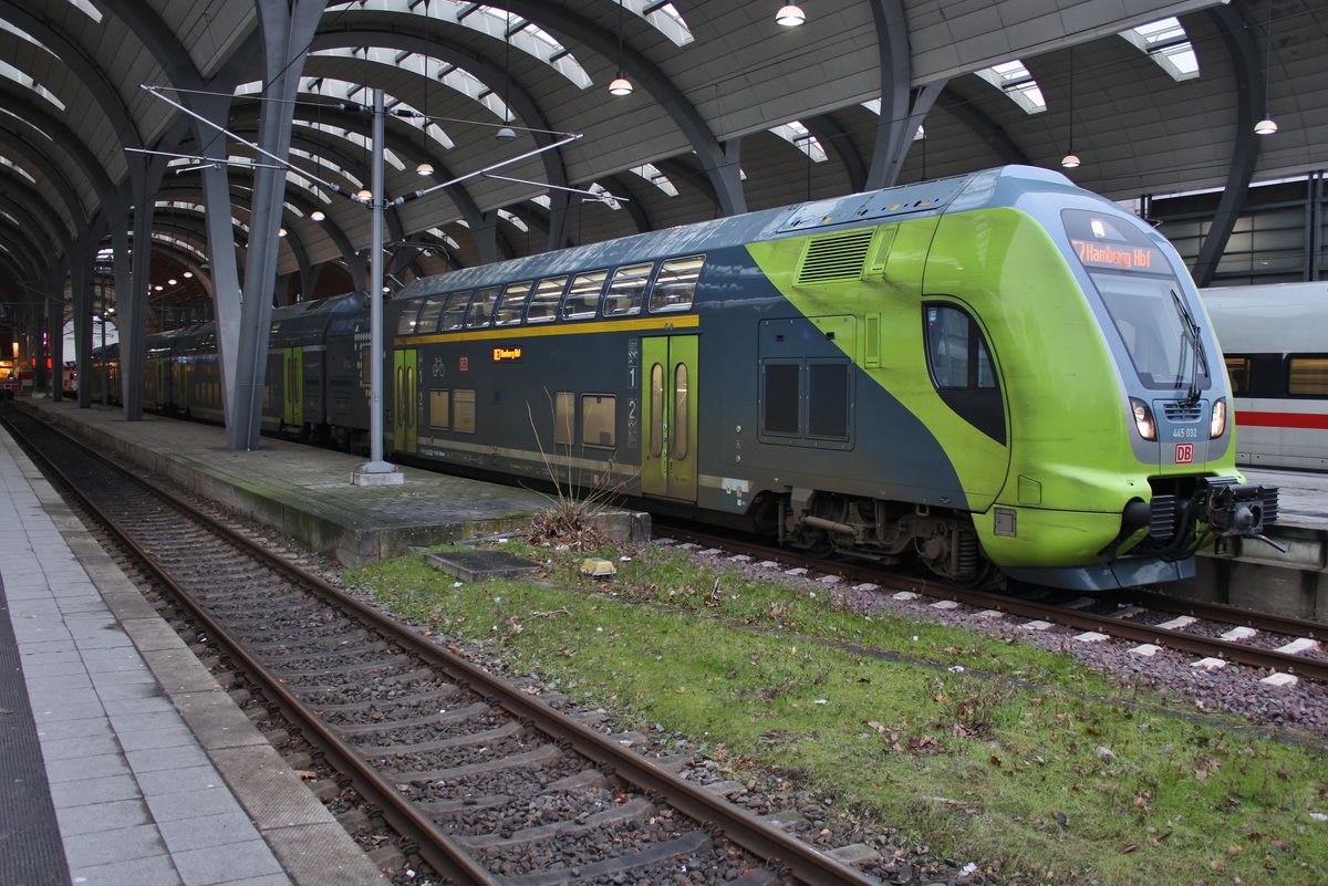 445 032-9 steht am 20.1.2018 als RE7 (RE21127) nach Hamburg Hauptbahnhof im Kieler Hauptbahnhof bereit.