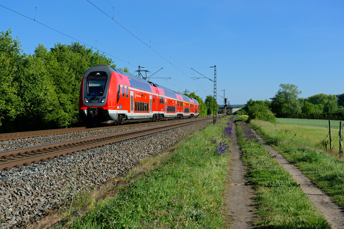 445 045 als RE 4626 (Würzburg Hbf - Frankfurt (Main) Hbf) bei Thüngersheim, 07.05.2020