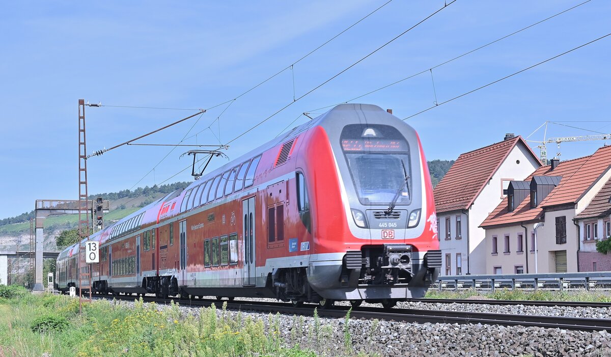 445 045 als RE55 nach Würznurg in Thüngersheim.14.9.2021