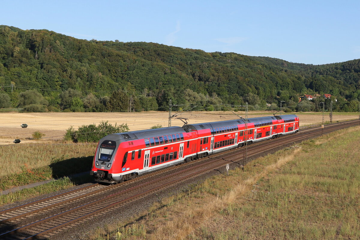 445 053 war am 8. August 2022 bei Harrbach auf dem Weg nach Würzburg.