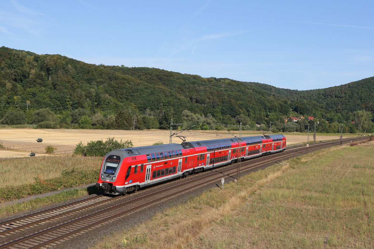 445 056 aus Gemünden kommend am 8. August 2022 bei Harrbach am Main.