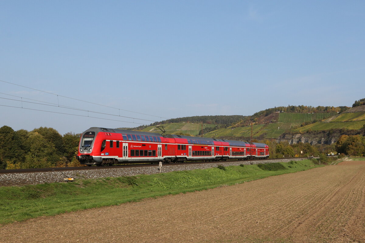 445 057 aus Gemünden kommend am 12. Oktober 2022 bei Himmelstadt im Maintal.