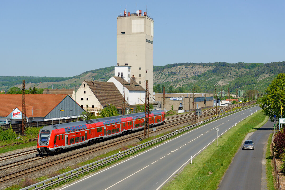 445 061 mit RE 4611 (Frankfurt (Main) Hbf - Würzburg Hbf) bei Karlstadt, 07.05.2020