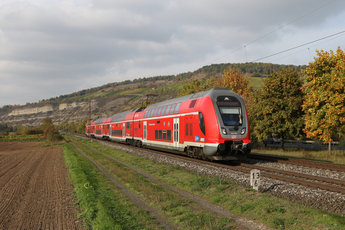 445 063 aus Gemünden kommend am 12. Oktober 2022 bei Thüngersheim im Maintal.