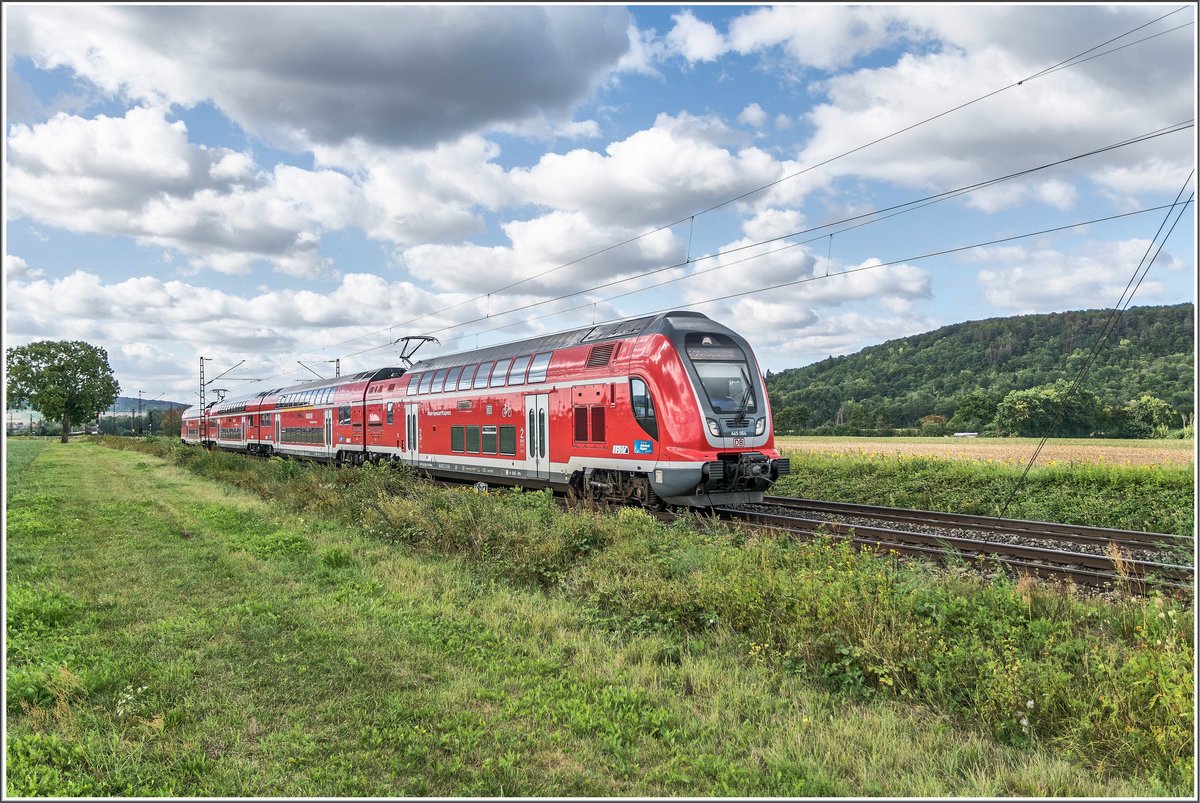 445 064-1 ist am 26.08.2020 in Richtung Frankfurt/M. bei Retzbach-Zellingen unterwegs.