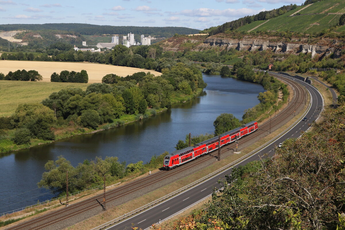 445 064 aus Gemünden kommend am 6. August 2022 bei Himmelstadt.