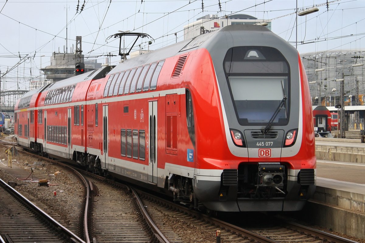 445 077-4 verlässt am 14.11.2018 als RB59096 nach Nürnberg Hauptbahnhof den Münchener Hauptbahnhof.