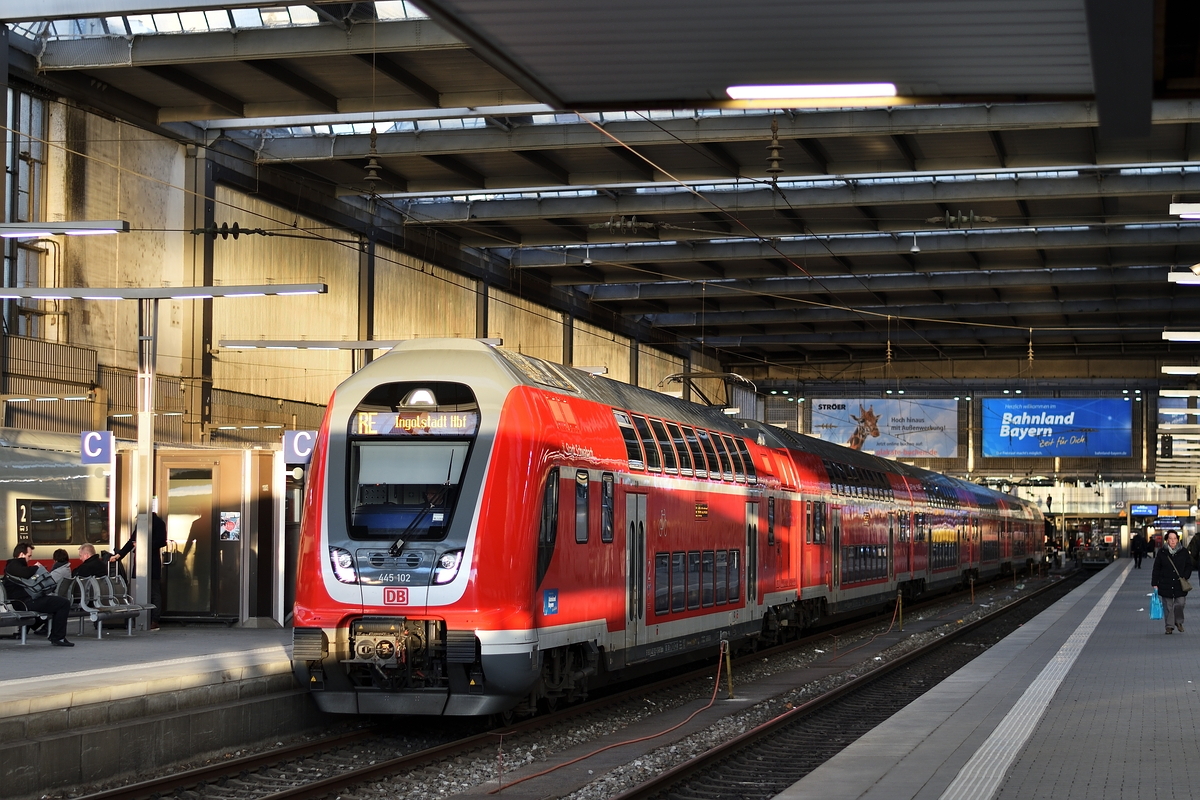 445 102 stand am 4. März 2019 als RE nach Ingolstadt in München Hbf.