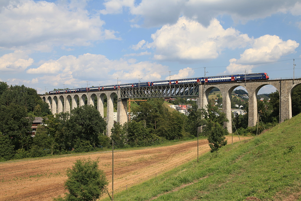450 064, 450 099, 450 025 auf dem Viadukt von Eglisau, 10.08.2012.