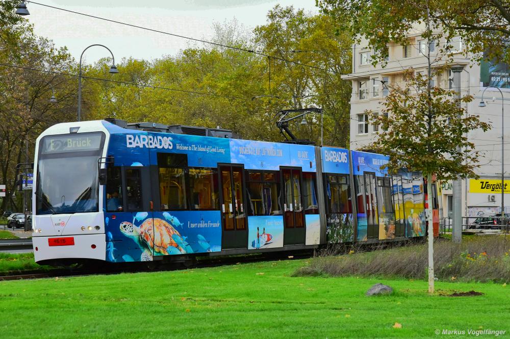 4515 wurde neue eine Ganzreklame für das Reiseziel  Barbados  angebracht. Hier zu sehen am Aachener Weiher am 02.11.2019.