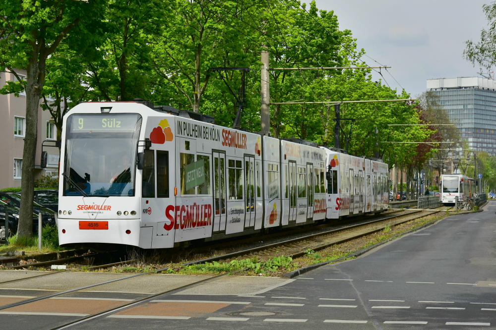 4516 mit neuer Ganzreklame  Segmüller  in Sülz. (24.04.2017)