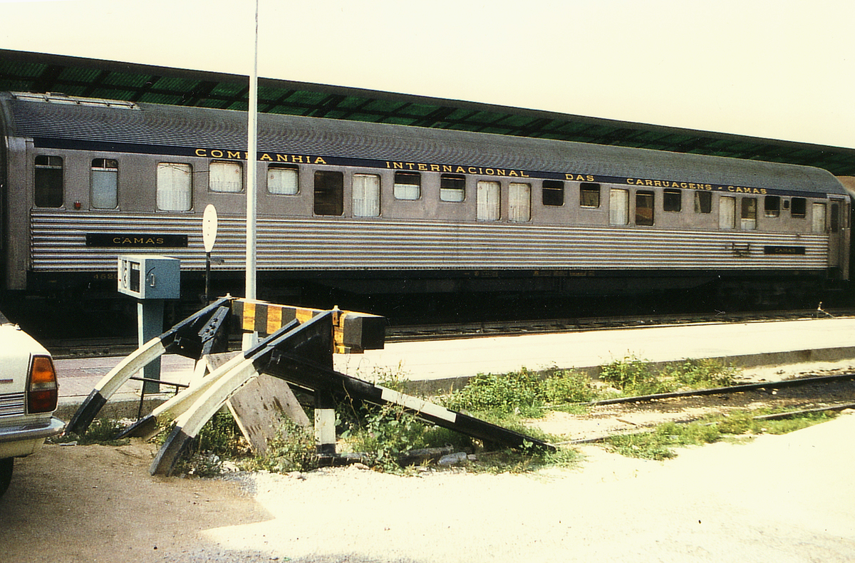 4520 / CIWLT-Wagen Typ P / Bahnhof Alicante / Eingescanntes Dia / 31.08.1983