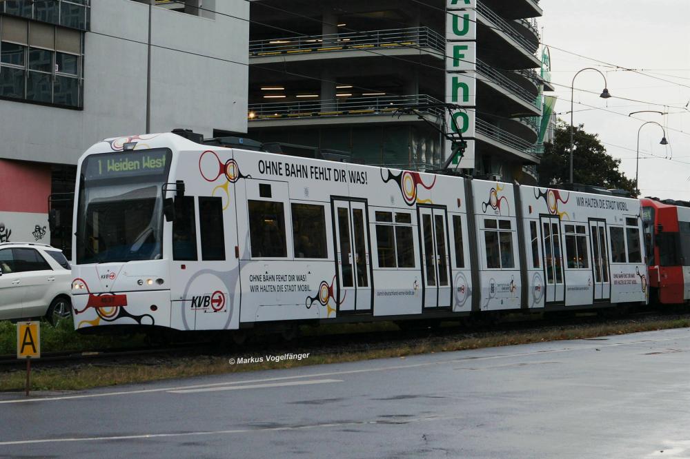 4537 trgt eine neue Ganzgestaltung  Ohne Bahn fehlt Dir was . Am heutigen Deutschland-Tag des Nahverkehrs weisen 36 Verkehrsunternehmen und Verkehrsverbnde darauf hin wie wichtig ein gesicherter Finanzhaushalt fr die Infrastruktur des PNV ist.
 siehe auch : http://www.damit-deutschland-vorne-bleibt.de/
 sowie : www.kvb-koeln.de