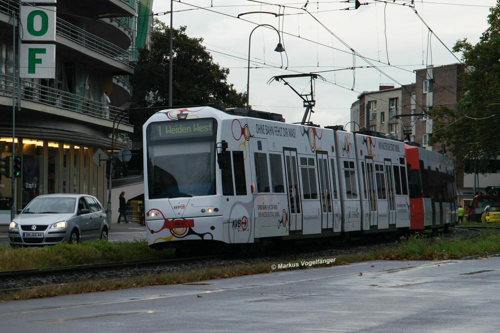 4537 trgt eine neue Ganzgestaltung  Ohne Bahn fehlt Dir was . Am heutigen Deutschland-Tag des Nahverkehrs weisen 36 Verkehrsunternehmen und Verkehrsverbnde darauf hin wie wichtig ein gesicherter Finanzhaushalt fr die Infrastruktur des PNV ist.
 siehe auch : http://www.damit-deutschland-vorne-bleibt.de/
 sowie : www.kvb-koeln.de
