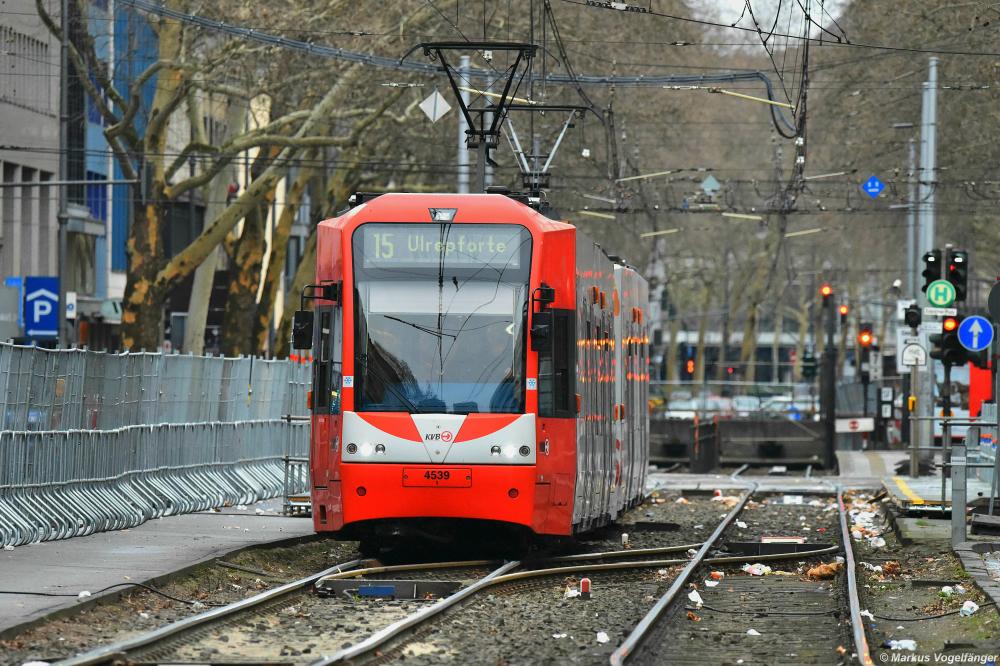 4539 als Linie 15 mit dem Fahrtziel Ulrepforte zwischen Zülpicher und Barbarossaplatz am 03.03.2019. 