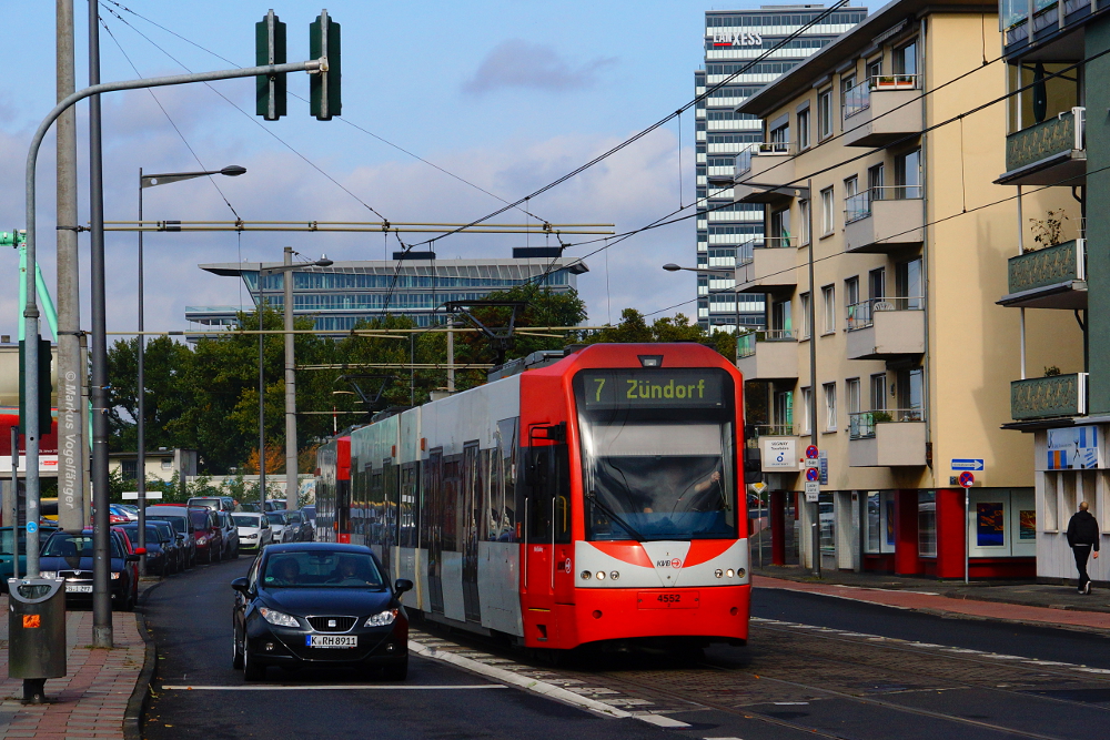4552 als Linie 7 auf der Siegburger Strae am 13.10.2013.
 
