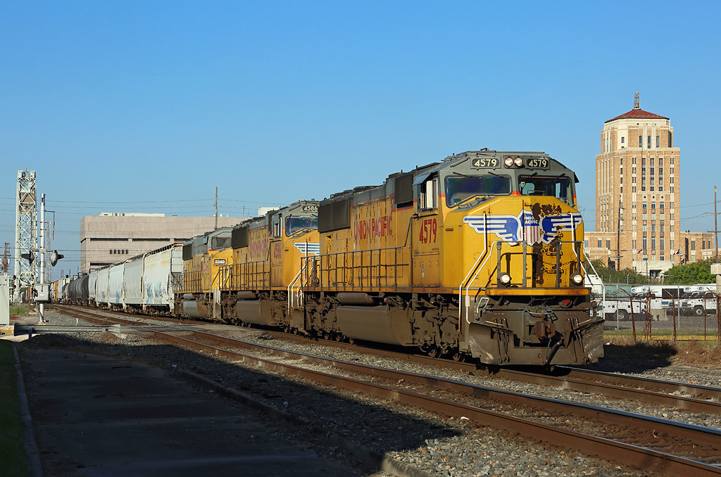 4579, 4588 & 2349 pass through Beaumont whilst hauling a manifest train. The building on the right is the Jefferson County Court House

