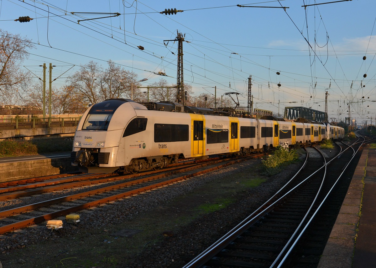 460 001 als MRB nach Mainz am 22.11.2014 bei der Einfahrt in Köln Messe/Deutz. 