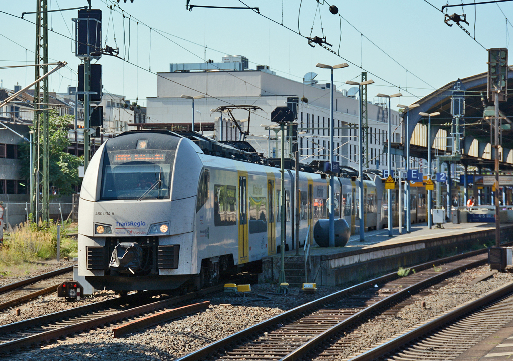 460 004-5 nach Koblenz bei der Ausfahrt aus dem Hbf Bonn - 07.09.2016
