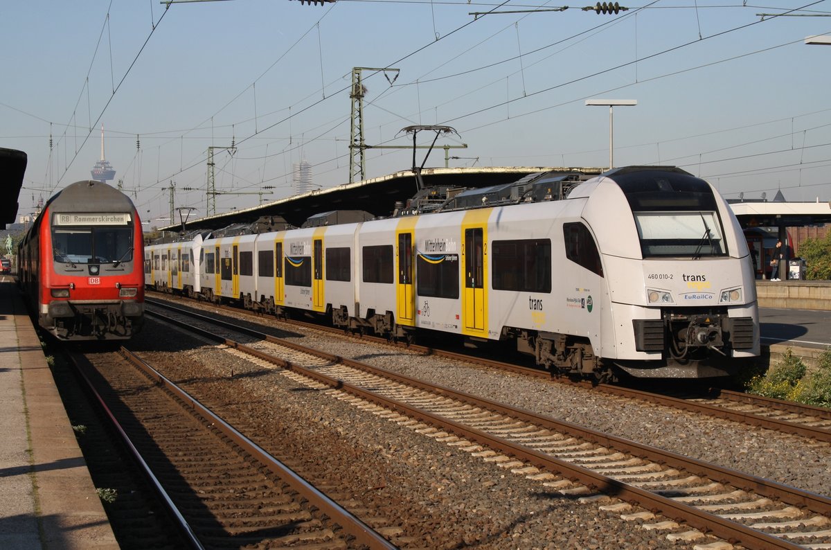 460 010-2 trifft am 12.10.2010 in Köln Messe/Deutz als RB26 nach Mainz Hauptbahnhof auf die RB27 von Koblenz Hauptbahnhof nach Rommerskirchen.