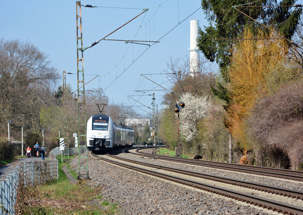 460 017-7 nach Koblenz im Gleisbogen Bonn-Friesdorf - 09.04.2015