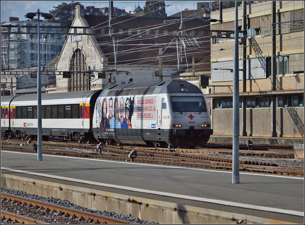460 041-7 mit DRK-Design in Lausanne. September 2014.