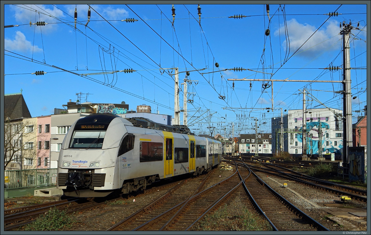 460 513-5 der TransRegio erreicht am 19.02.2022 Köln Hbf.