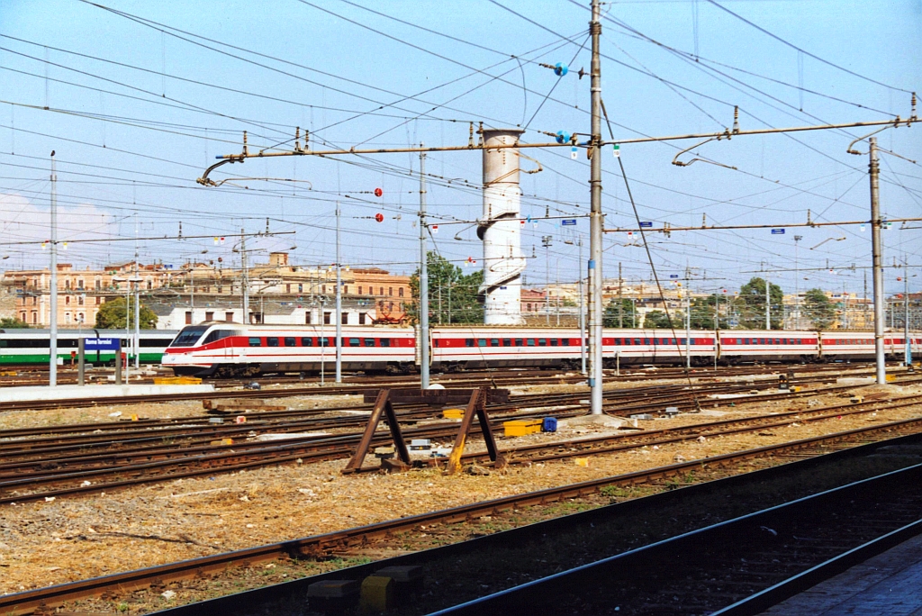 460 527 am 13.Juli 2002 in Roma Termini. (Fotoscan)