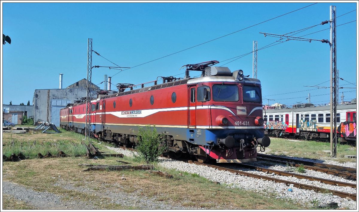 461-031 vor dem Depot Podgorica. Aufnahme von öffentlichem Fussweg. (02.08.2016)