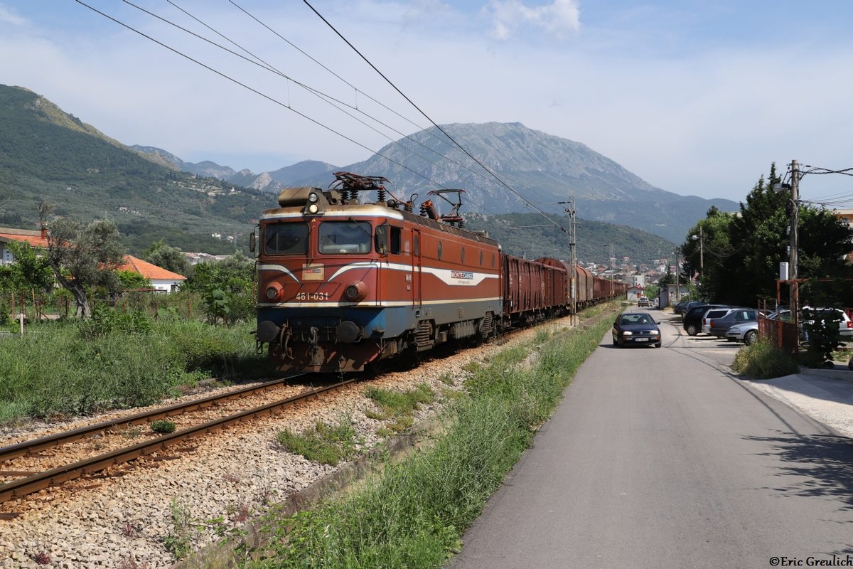 461 031 zog am 17.06.19 einen Güterzug aus Bar Richtung Podgorica in Susanj.