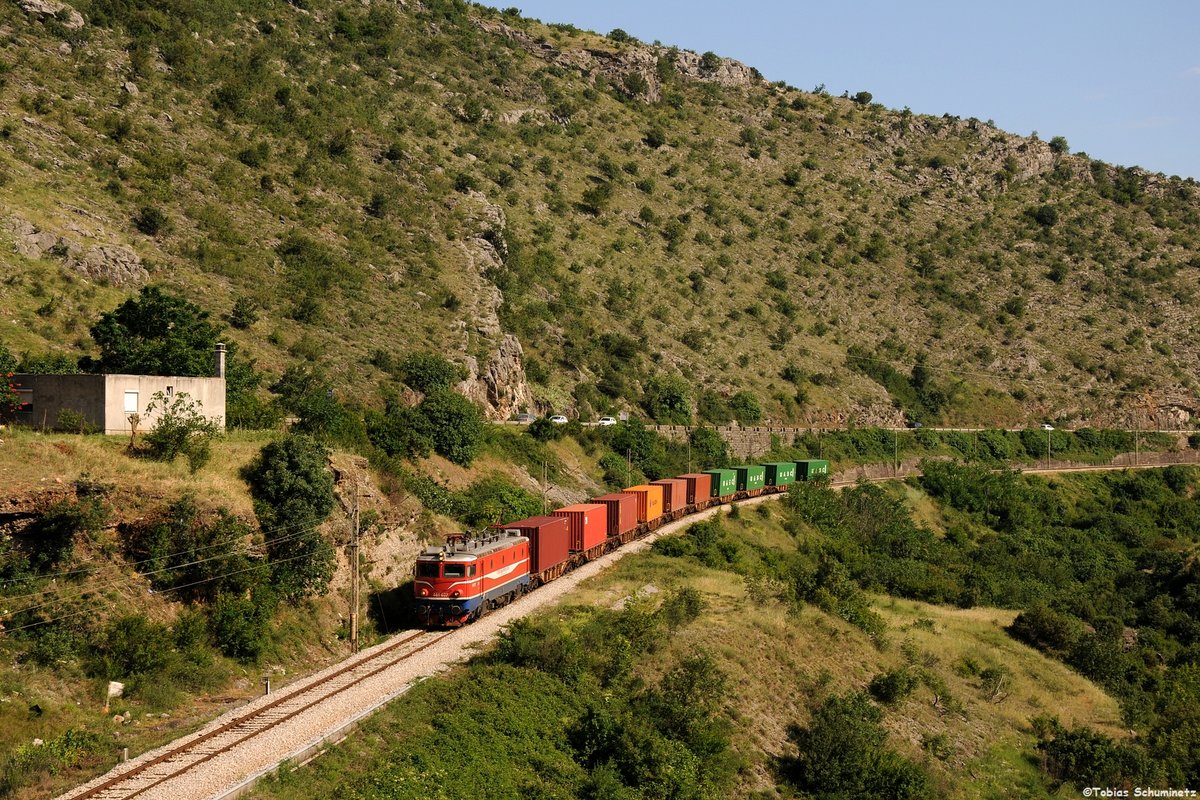 461-037 (ME-MC) mit Güterzug bei Stara Zlatica am 06.06.2018 