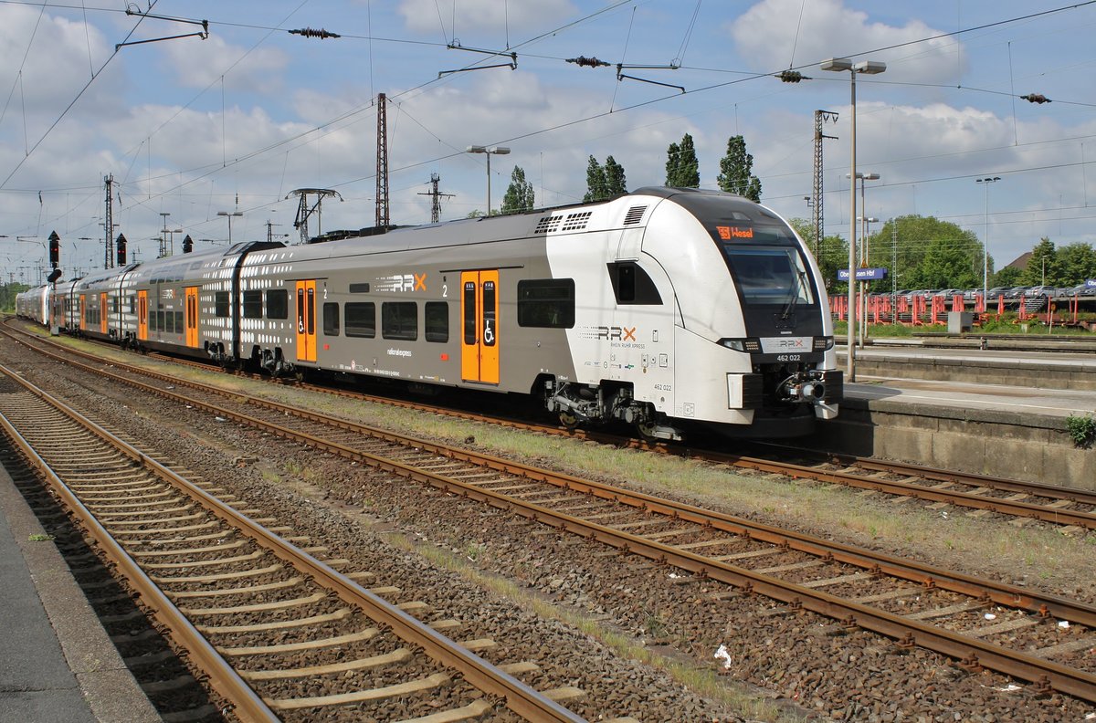 462 022-5 erreicht am 27.05.2019 als RE5 (RE87630)  Rhein-Express  von Koblenz Hauptbahnhof nach Wesel den Oberhausener Hauptbahnhof. 