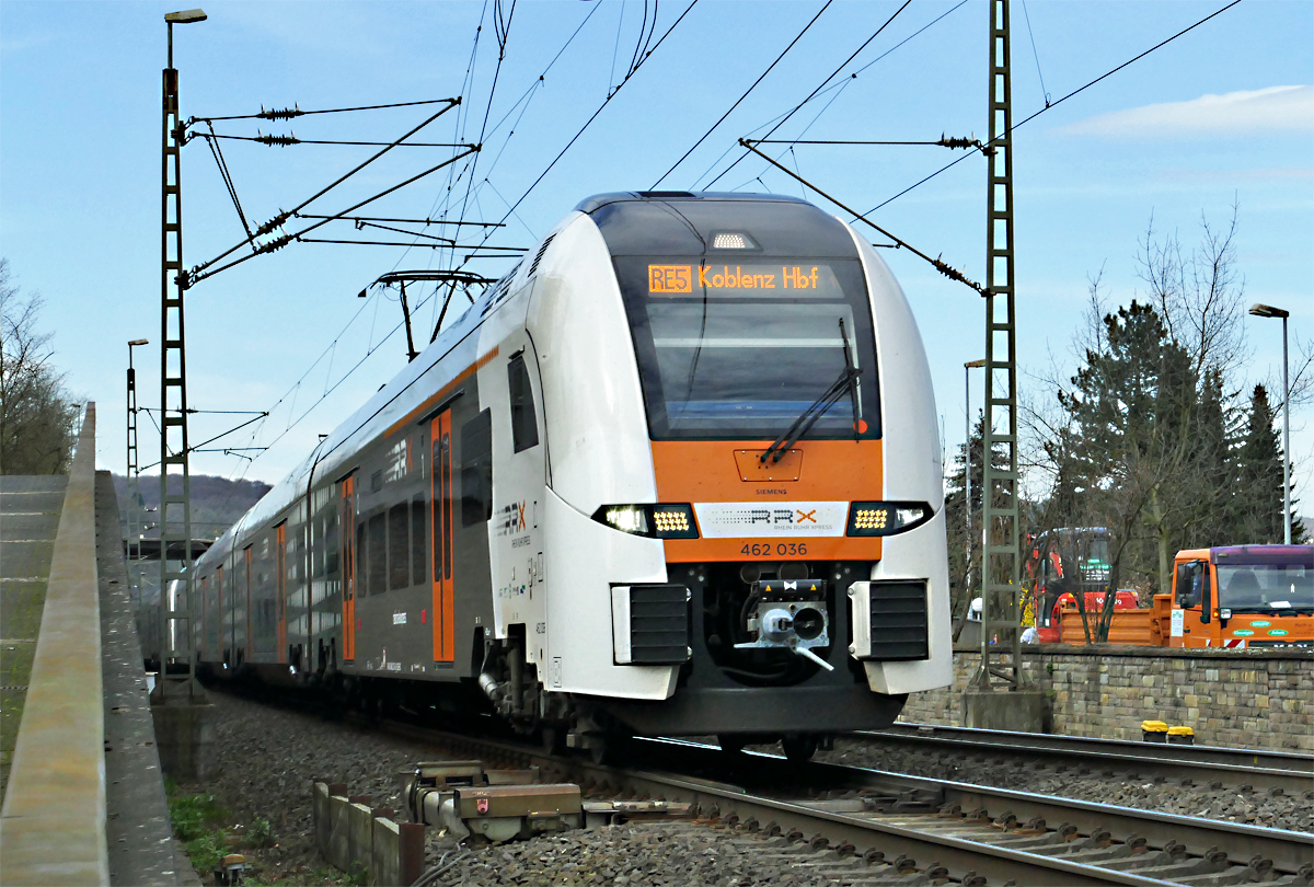 462 036 Nationalexpress/RRX als RE5 nach Koblenz, Einfahrt Bf Remagen - 16.03.2020