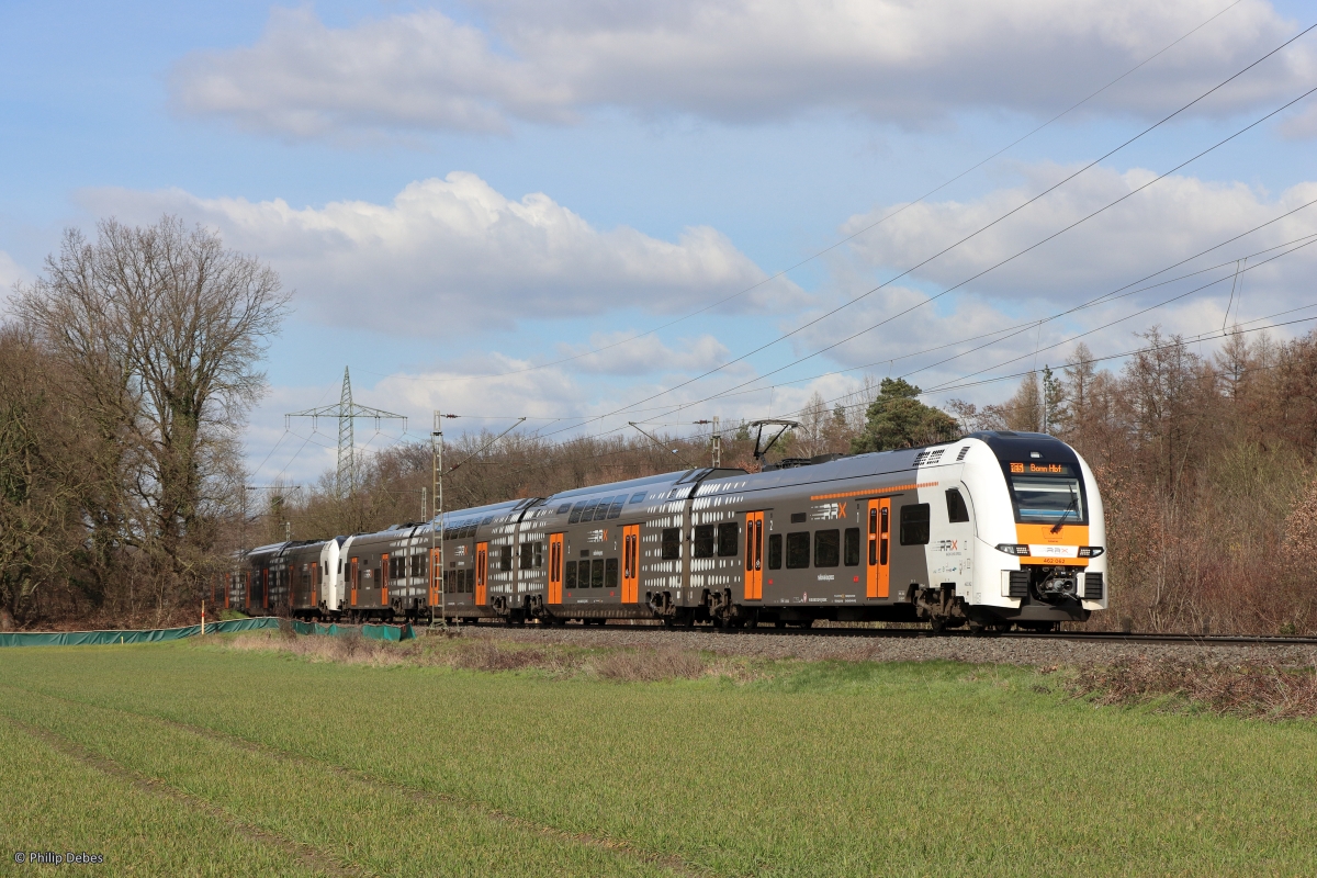 462 062 (National Express) zusammen mit 462 017 als RE5 in Richtung Bonn Hbf in Ratingen Lintorf, 23. März 2023