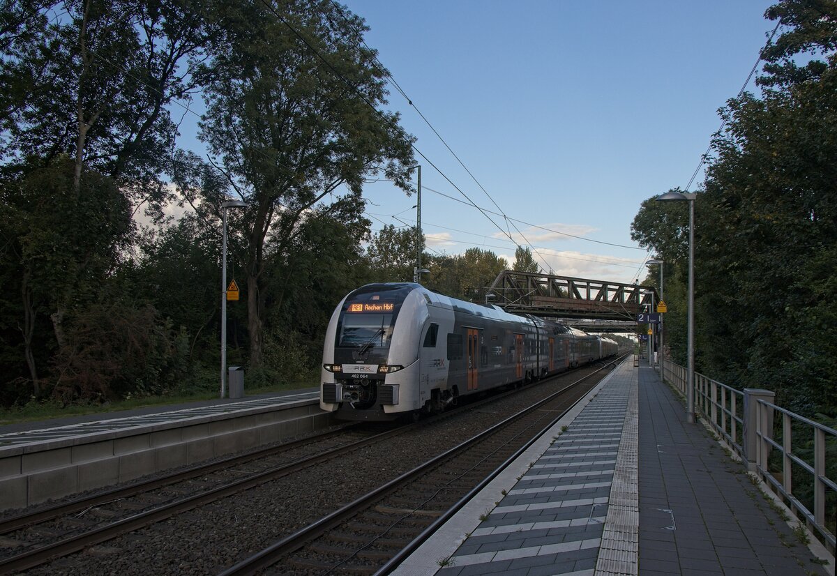 462 064 als RE 1 nach Aachen im Bahnhof Scharnhorst (02.10.2022) 
