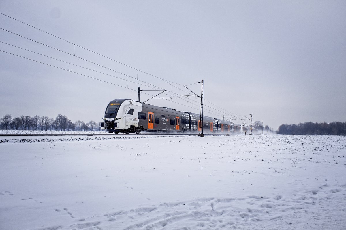 462 068 der National Express Rail im Schnee als RE 6 unterwegs nach Köln (10.02.2021)  