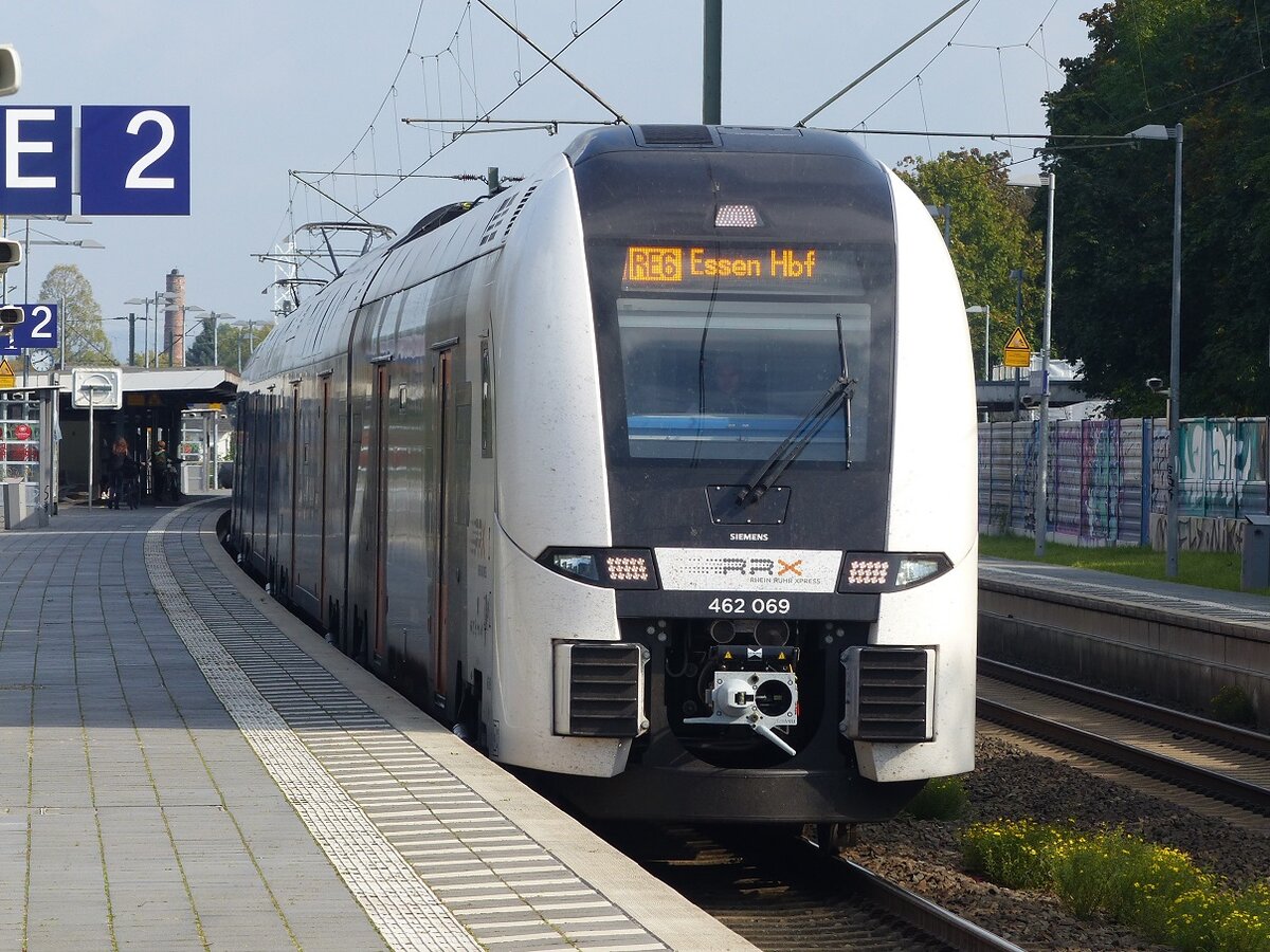 462 069 als RE6 (wegen Bauarbeiten nur bis Essen) in Bad Oeynhausen, 30.09.2020