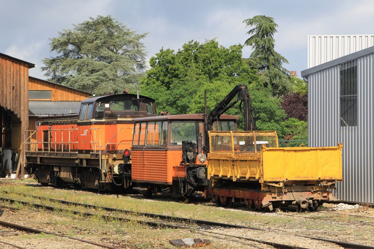 463816 (ex-SNCF) der Chemin de fer touristique du Haut Quercy auf Bahnhof Martel am 29-6-2014.