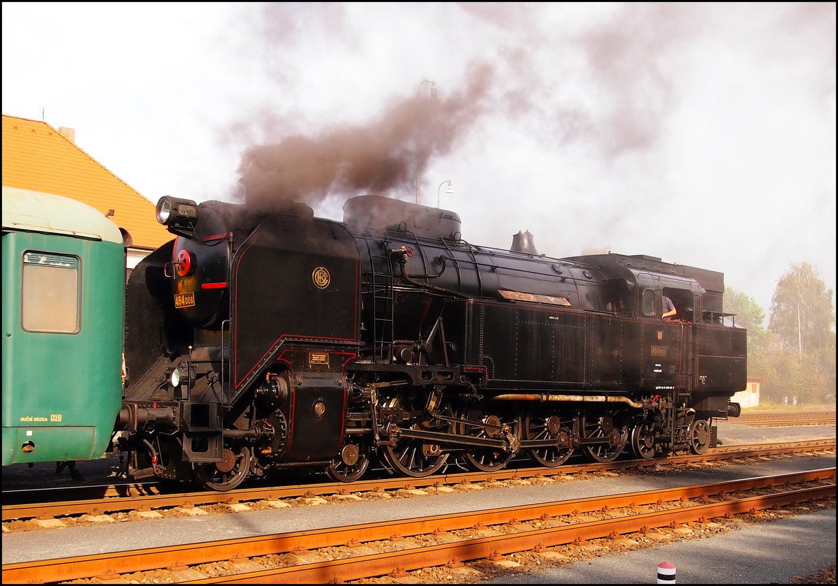 464 008 auf Banhof Rakovnik am 1.10.2016.